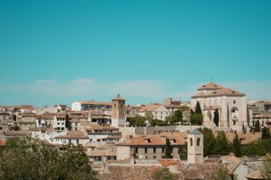Este es el pueblo con las procesiones favoritas de la reina Letizia, son las más bonitas de España y está a una hora de Madrid