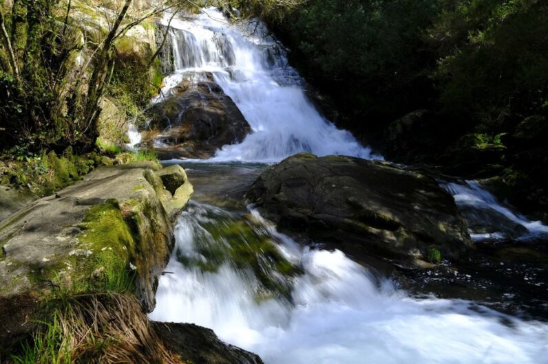La mejor ruta de senderismo en Galicia: llena de misterios y cascadas impresionantes